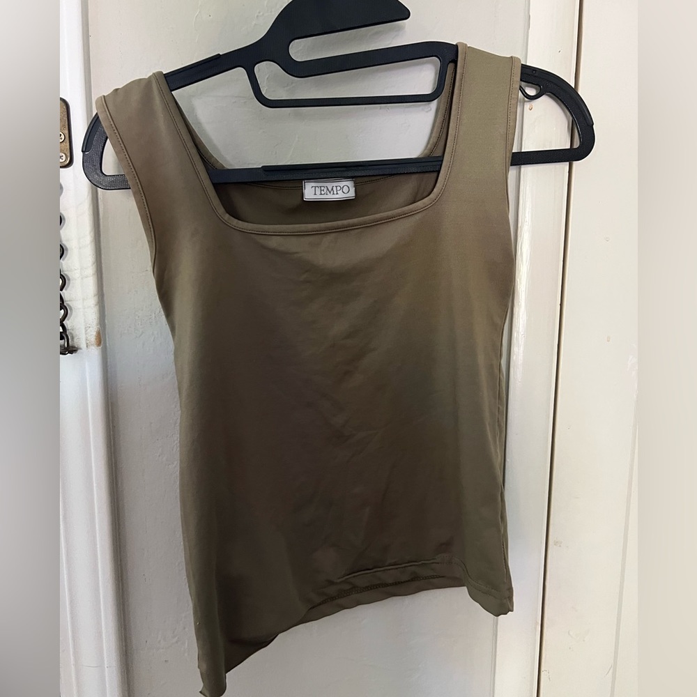 Tempo green top